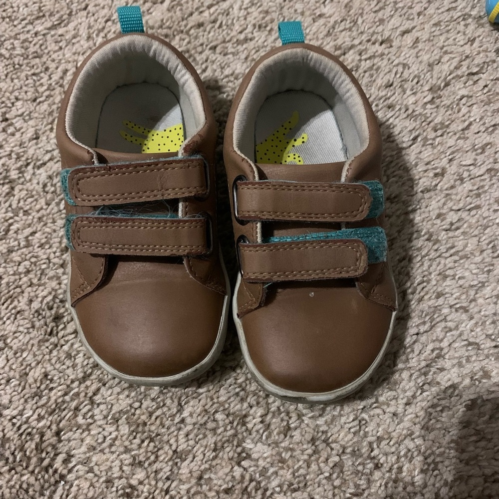 Size 8 brown Ten Little tennis shoes